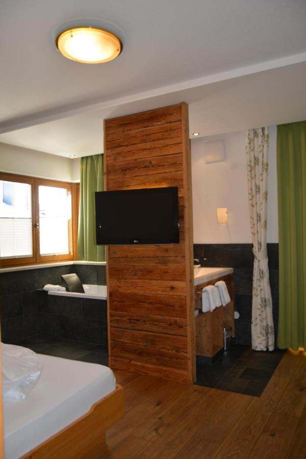 Hotel Am Roemerweg Fiss Exterior photo