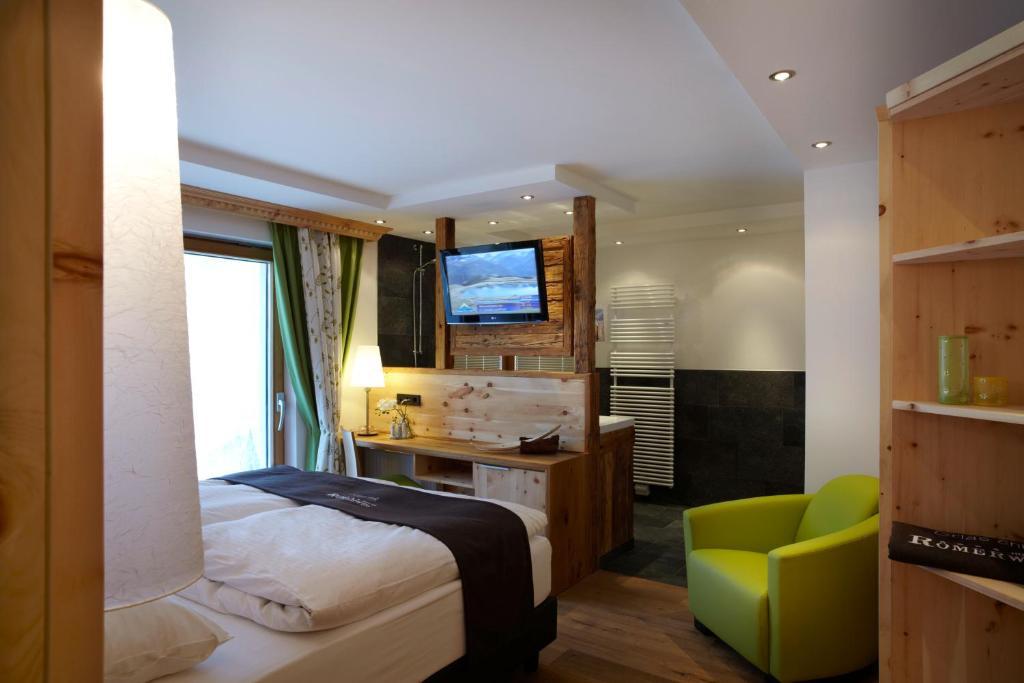 Hotel Am Roemerweg Fiss Room photo